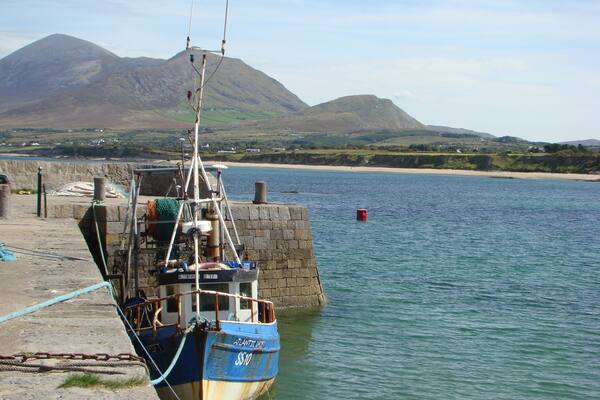 Old head pier , looking on to Croagh Patrick