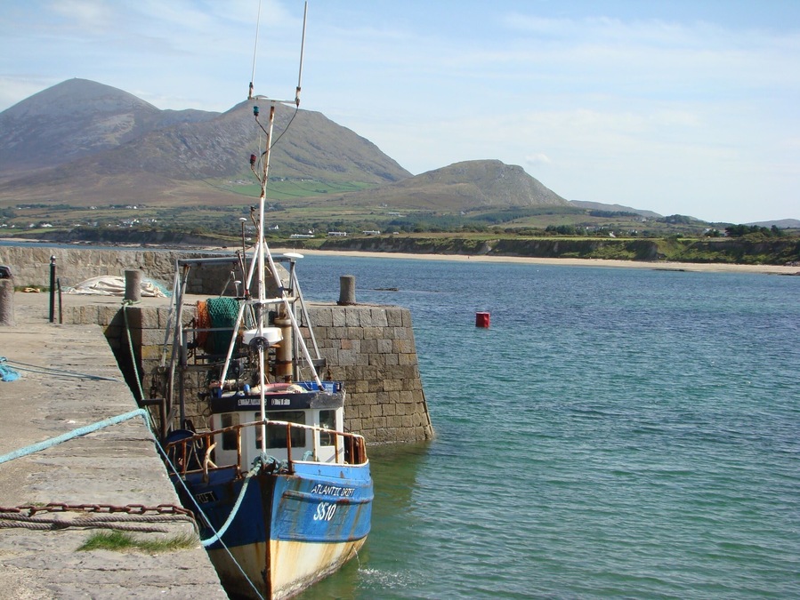 Old head pier , looking on to Croagh Patrick