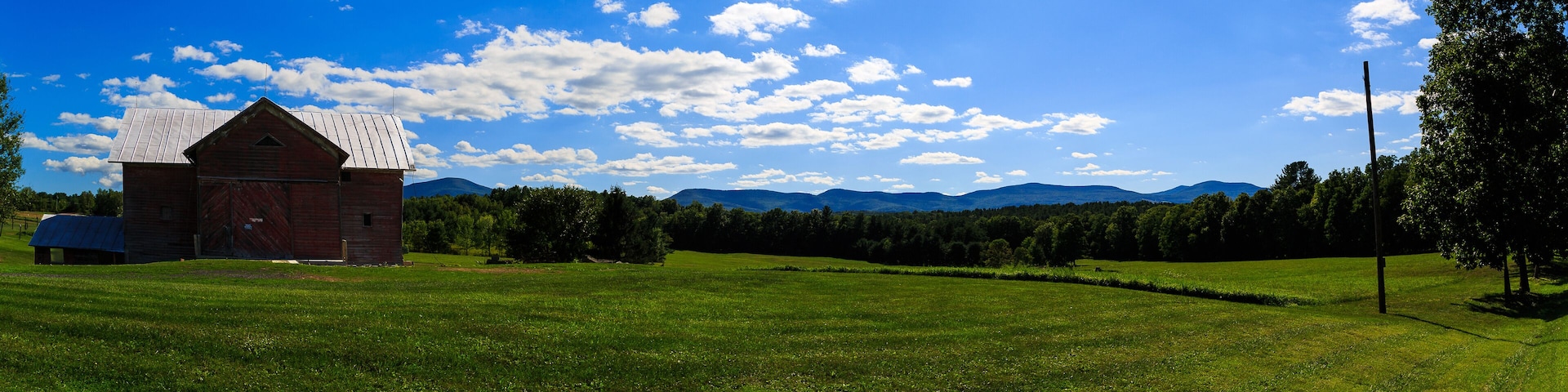 Farmland and barn overlooking Catskill Mountains in the Hudson V