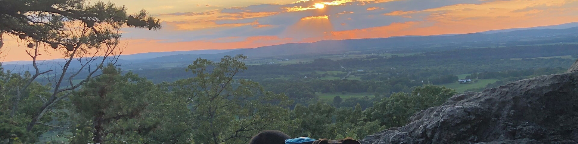 There’s no place like home *click click*. Home sunsets can be just as stunning as far away ones. Especially when you’ve got that cute face looking back at you! 🐕💙 #adventure