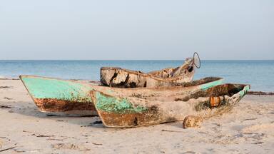 Einbaum-Boote am Strand, Port-Salut, Haiti