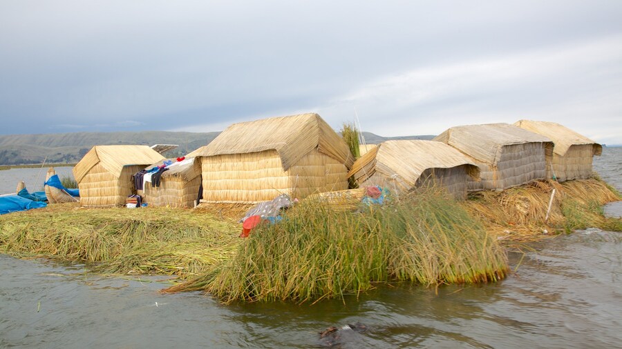 Islas flotantes de los Uros