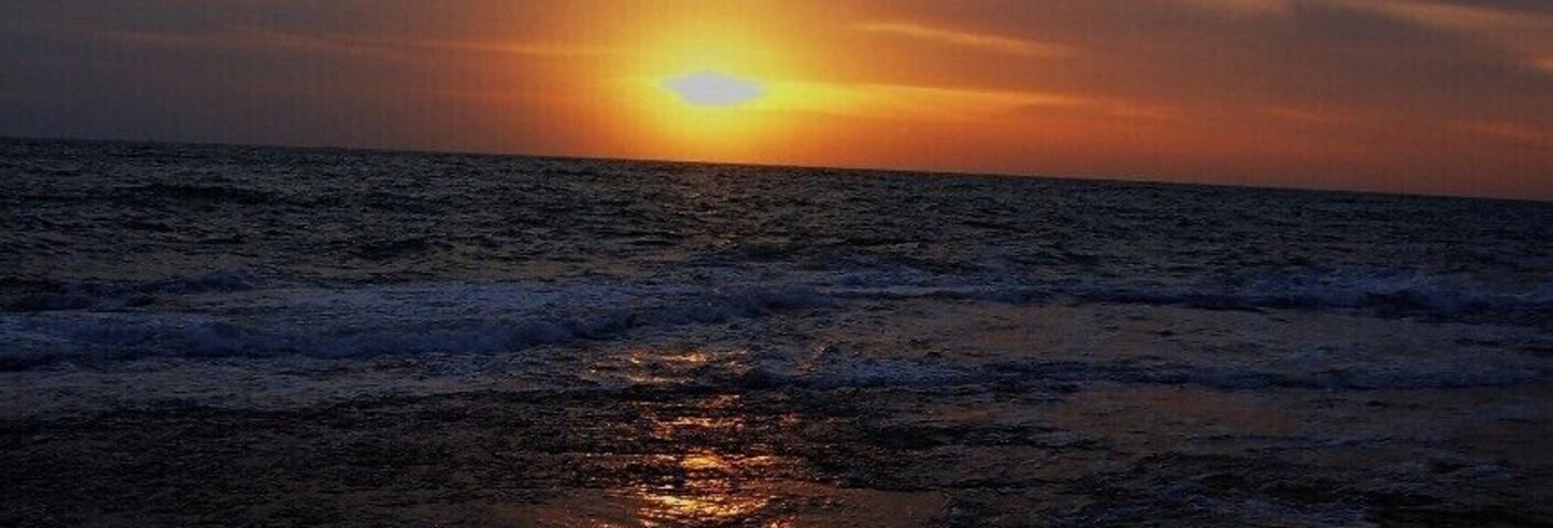A calm evening at Chilaw Beach. Chilaw is one among the densely populated fishing villages in Sri Lanka. And also, many people visit this coastal region in order to spend their evening with the sea breeze. However, this area is not recommended foe sea bathing.
We spent one night in a coastal hotel in Chilaw during our long road trip.
