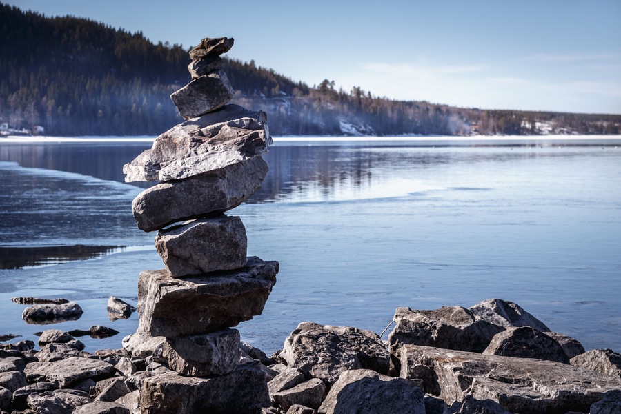 A tower of stones against the backdrop of the island of Frösön and Lake Storsjön