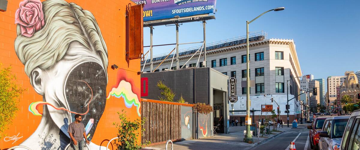 Telegraph Avenue featuring street scenes, outdoor art and a city