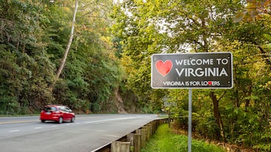 Welcome to Virginia sign located at the Maryland, Virginia state border at Purcellville, Virginia. The black sign has a red heart shape and 'Virginia is for lovers' slogan underneath.