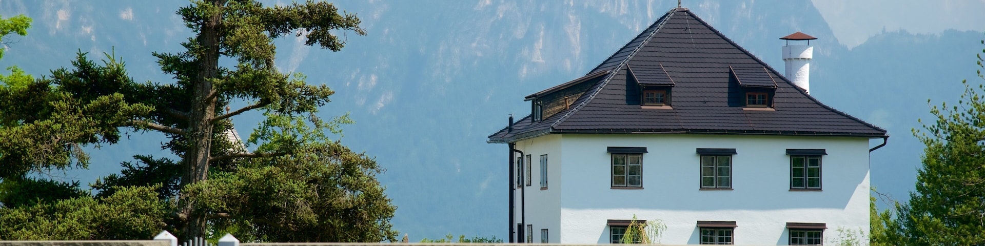 Renon featuring a small town or village, mountains and a house