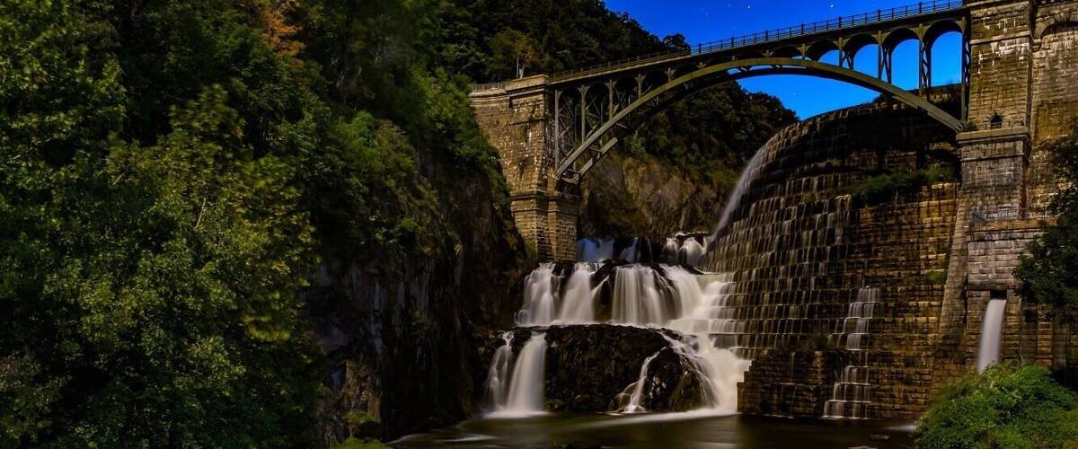 This is a perfect location for sunrise and fall shots . This was taken just before peak fall color as the moon was out just before sunrise as it lit the scene. If you hike the trail up to the bridge u see you can catch sunrise and cascading water and if conditions right fog . #bvsblue