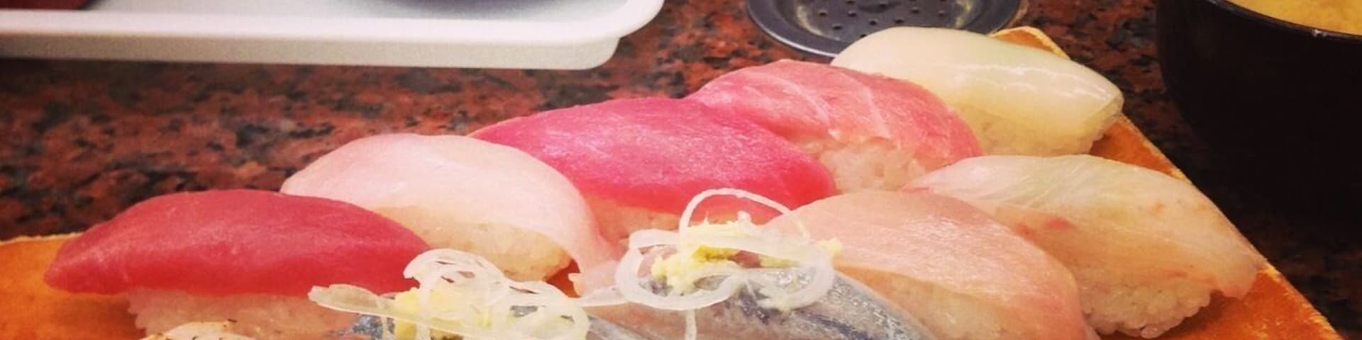 Nice day trip from #Tokyo. 3,000JPY($28) include this set of #Sushi, round trip train fee, and #Onsen by using Keikyu Line. Misaki is famous fisher port for #Tuna and just 1 hour distance from Shinagawa Station.