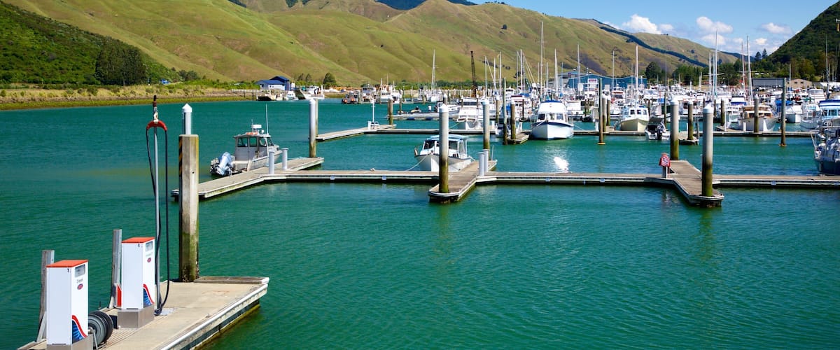 Havelock which includes mountains, a marina and boating