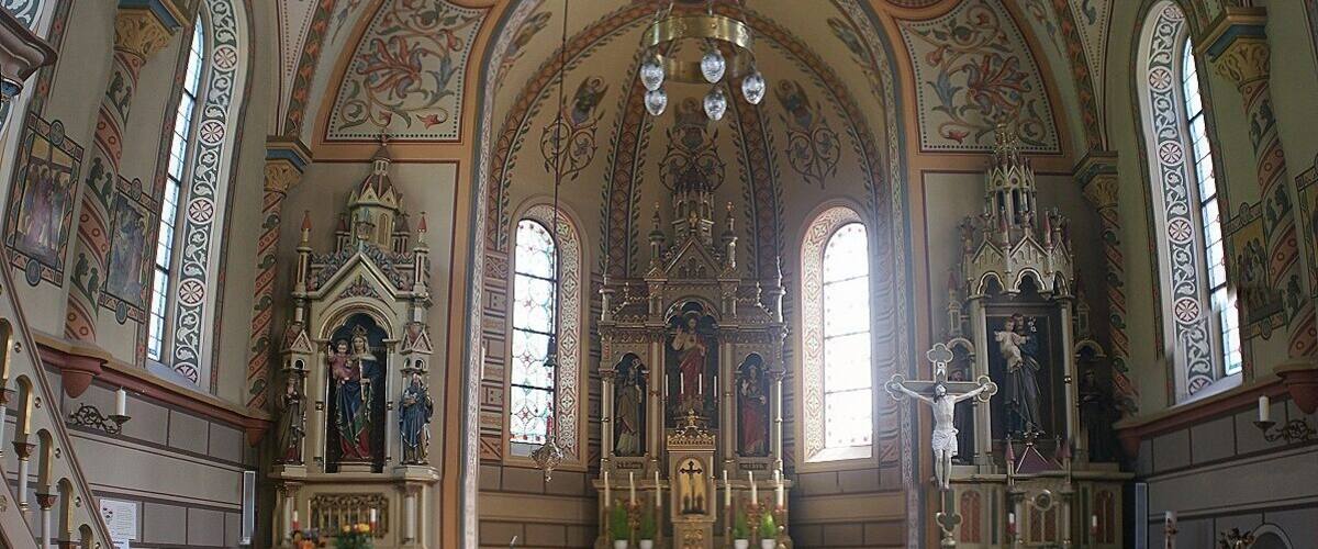 Kath. Pfarrkirche hl. Wolfgang, Friedhof u. Kriegerkapelle Innenansicht