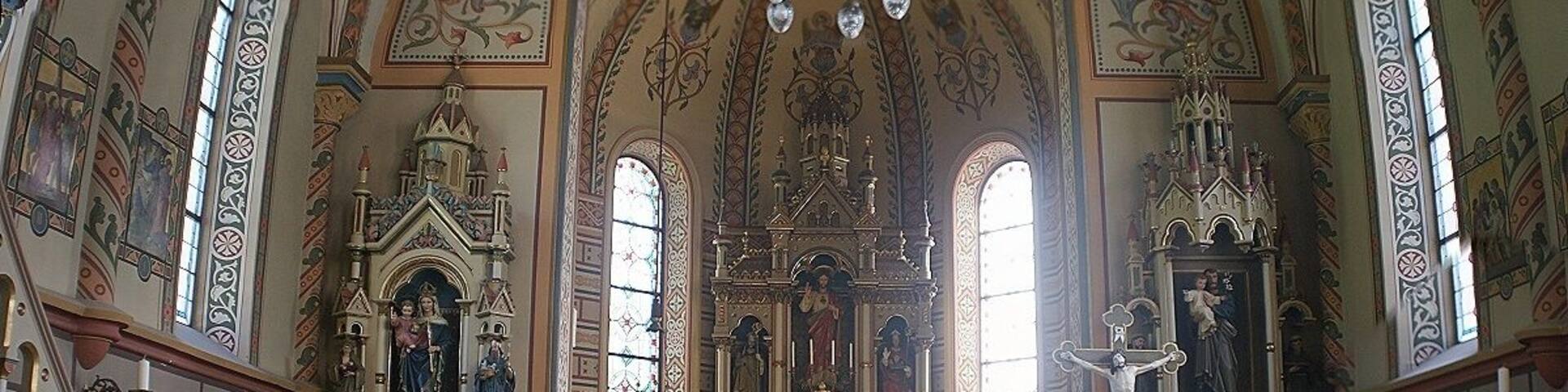 Kath. Pfarrkirche hl. Wolfgang, Friedhof u. Kriegerkapelle Innenansicht