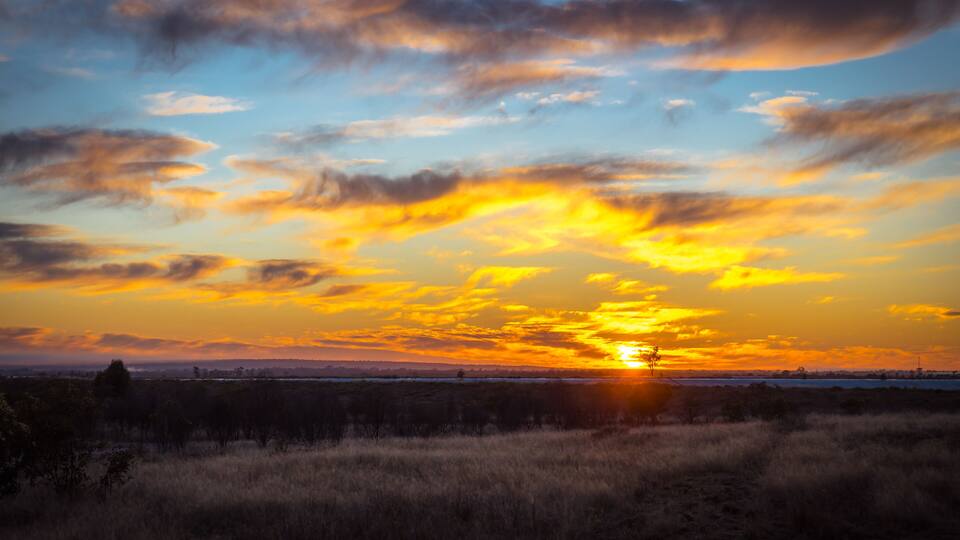 cold minus 3 degrees Celsius sunrise, Chinchilla, Queensland, Australia