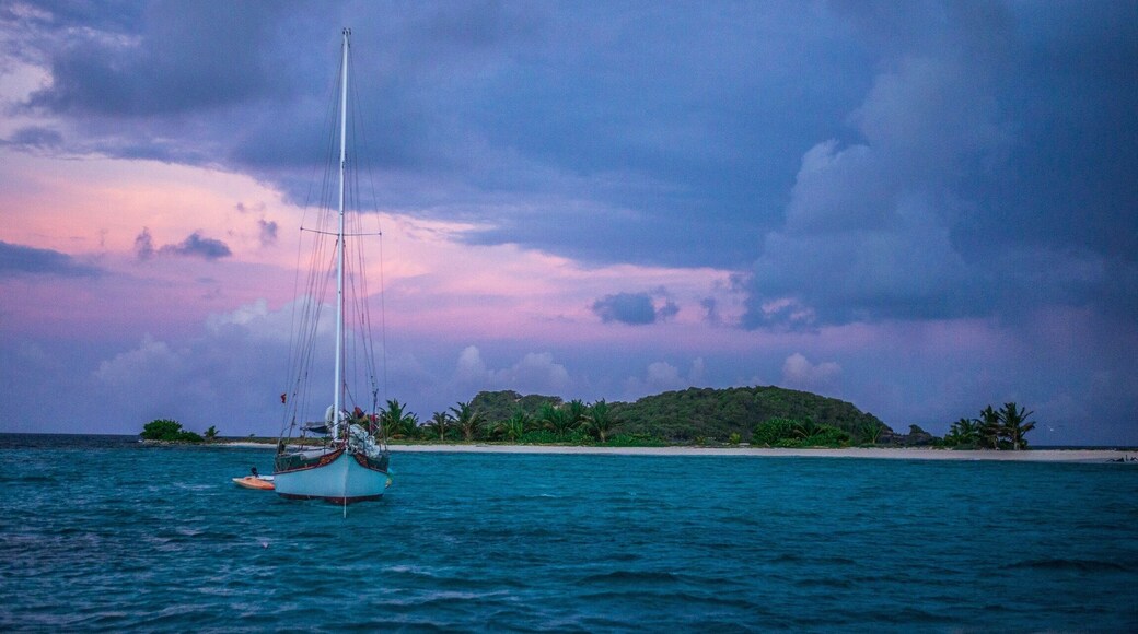 Diamond Island is the perfect name for this gorgeous spot. It really is like finding a diamond. We anchored here after a long day sailing and found not only great snorkeling but this incredible sunset. #Blue