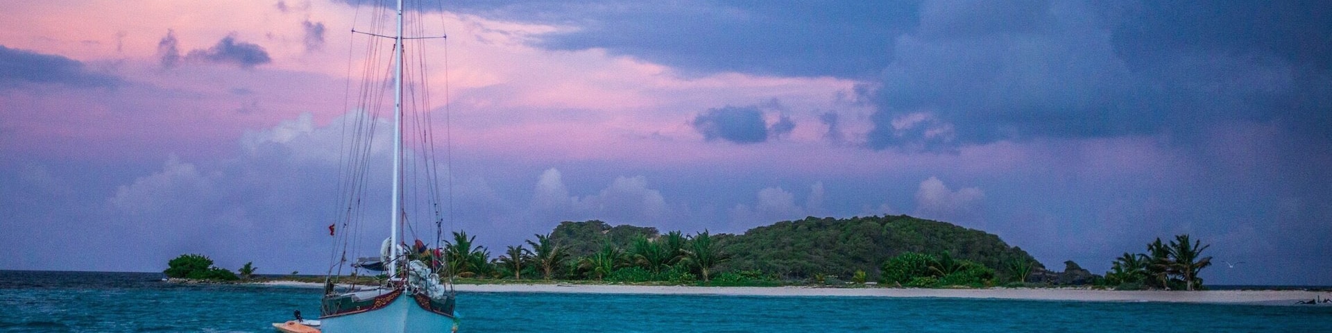 Diamond Island is the perfect name for this gorgeous spot. It really is like finding a diamond. We anchored here after a long day sailing and found not only great snorkeling but this incredible sunset. #Blue