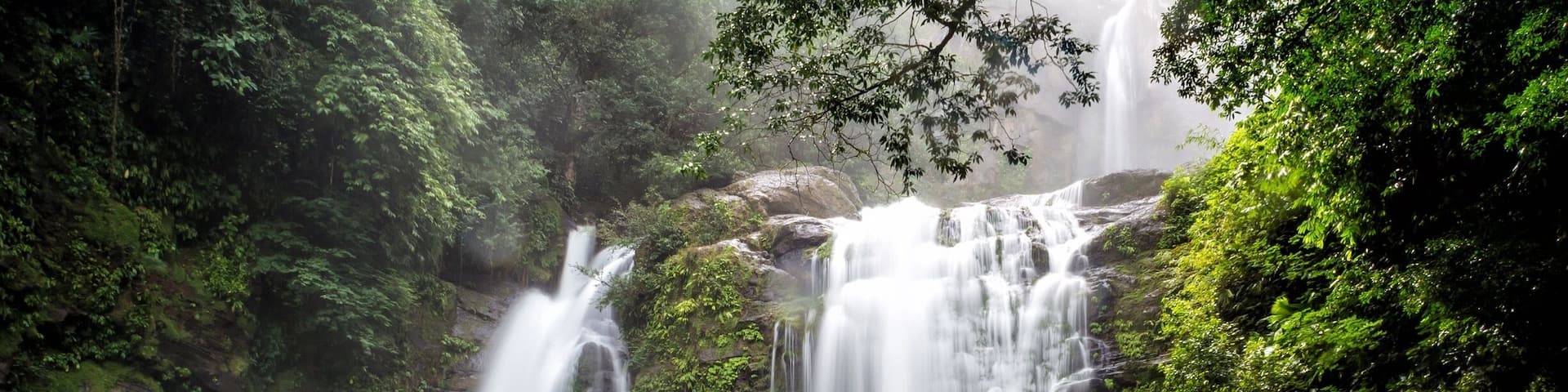 If you are lucky enough to be at the central pacific coast of Costa Rica, don't forget to visit the Nauyaca Waterfalls. Not only the waterfalls are beautiful, as you can see, but the road to access them is quite a ride!
#costarica #waterfalls #landmark #River