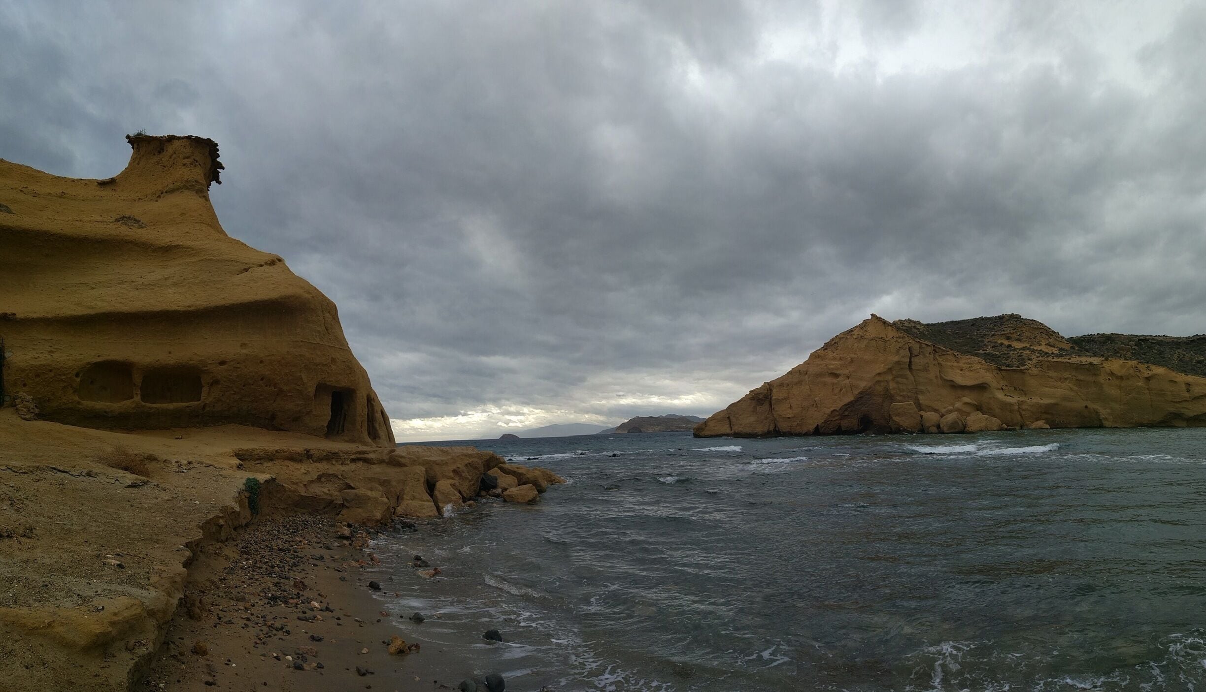 #a thebeastfromtheeast has created plenty of snow for the UK, but here in S Spain #stormemma has also created weather changes. This normally tranquil bay looks mean & moody tonight in the wake of more storms 