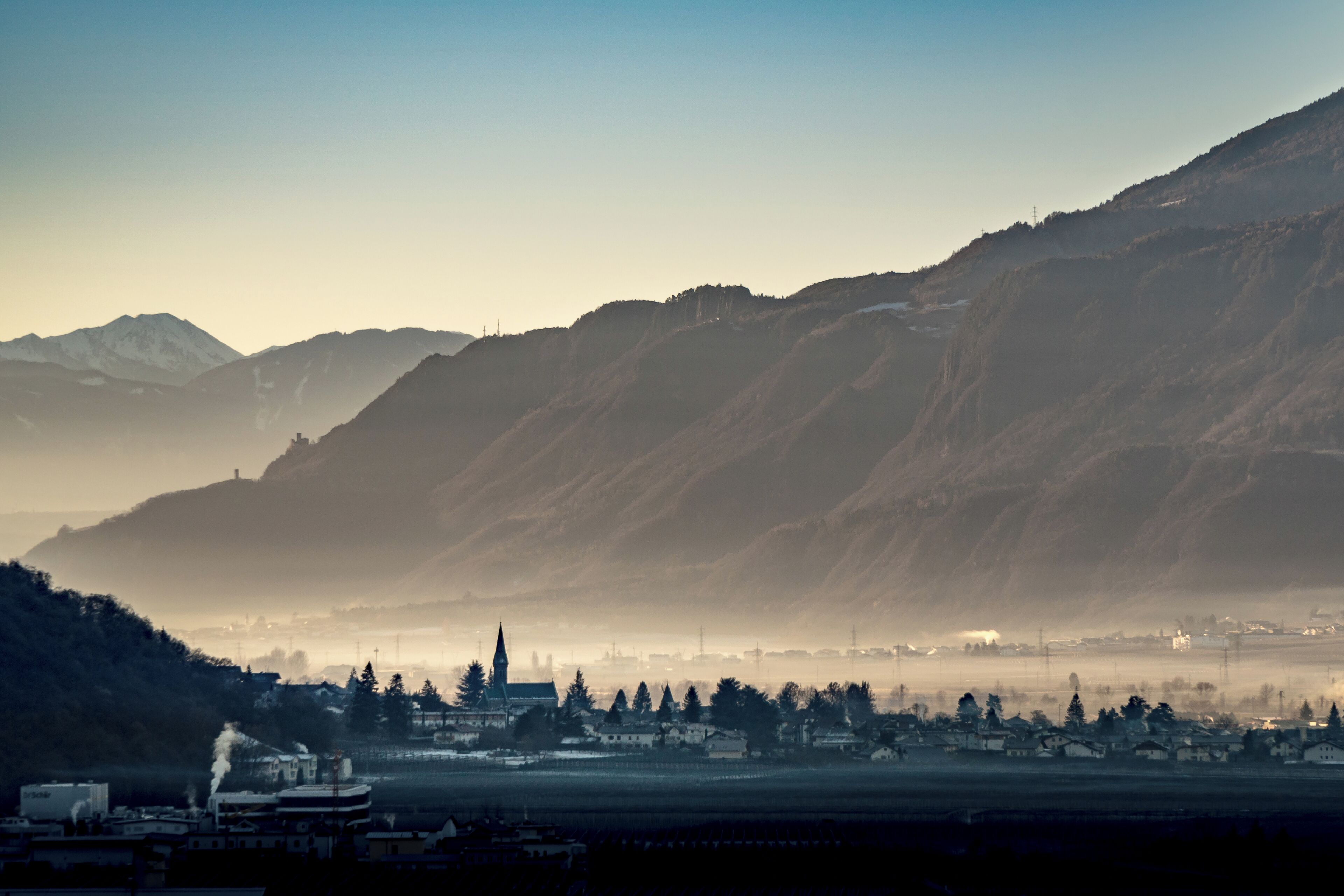 In South Tyrol there is always something to shoot. At this morning I decided to stay in a very small town- Burgstall/Postal. 

#golden #bvsquad #italy