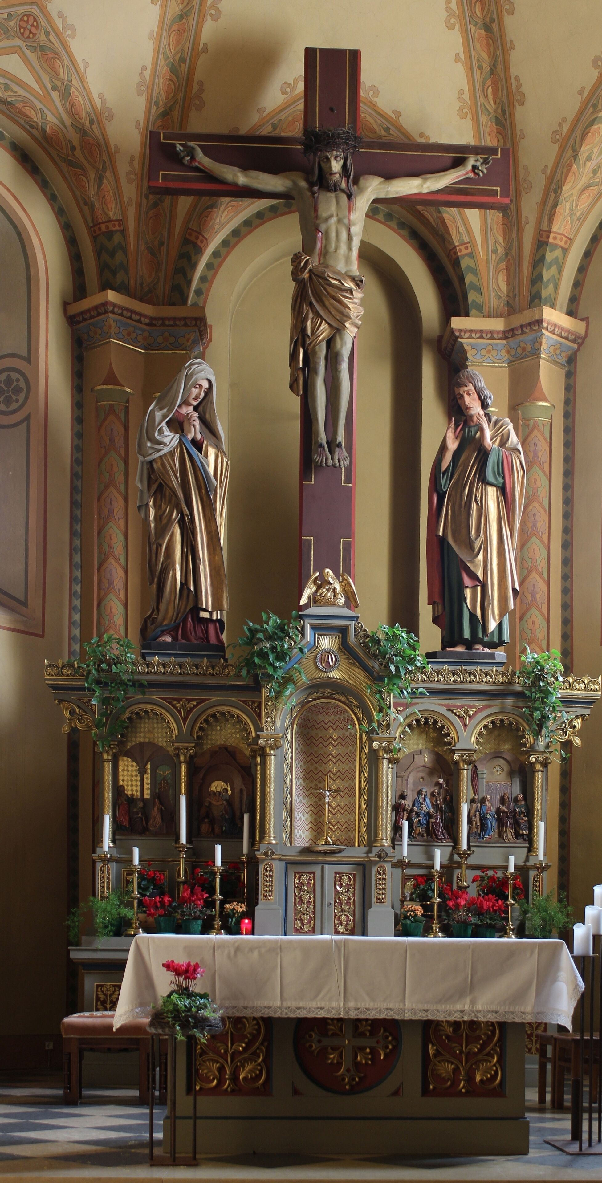 Altar in Pfarrkirche Heiligkreuz, Burgstall
