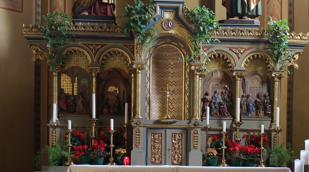 Altar in Pfarrkirche Heiligkreuz, Burgstall