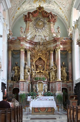 Pfarrkirche zur Schmerzhaften Muttergottes in Riffian (Südtirol): Innenraum