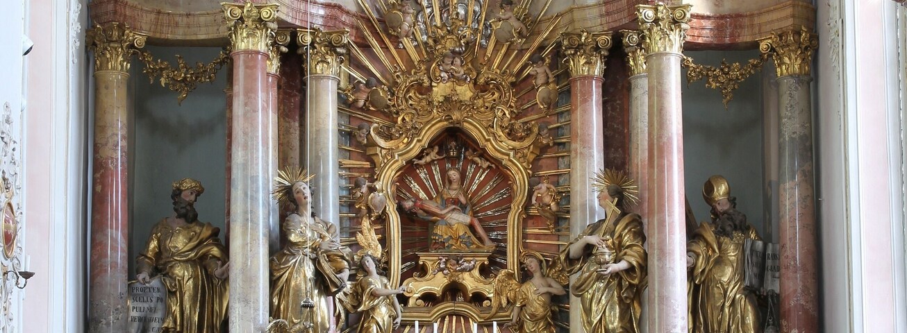 Pfarrkirche zur Schmerzhaften Muttergottes in Riffian (Südtirol): Innenraum