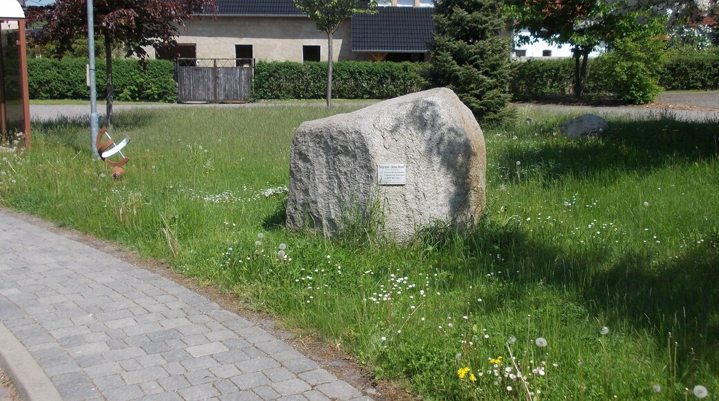 Järna granite erratic in Uthausen (Kemberg, Wittenberg district, Saxony-Anhalt)