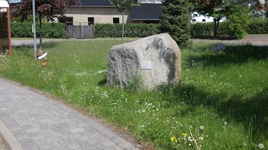 Järna granite erratic in Uthausen (Kemberg, Wittenberg district, Saxony-Anhalt)