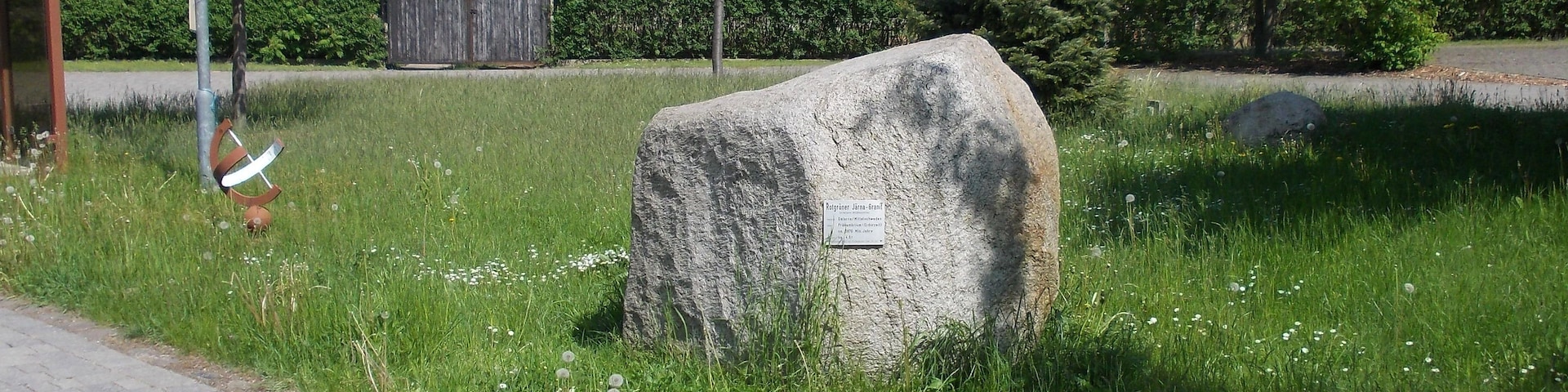 Järna granite erratic in Uthausen (Kemberg, Wittenberg district, Saxony-Anhalt)