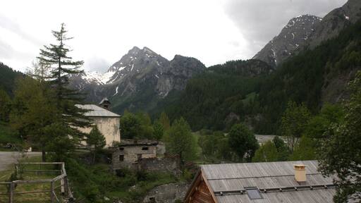 Vue de l'Echalp, au dessus de Ristolas (Hautes-Alpes).