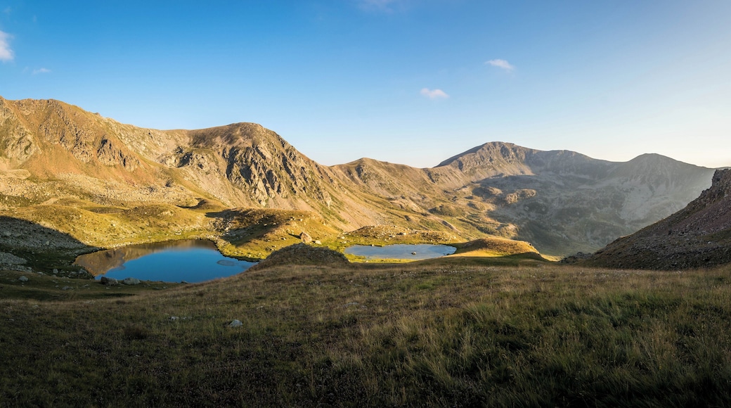 Cette photo a été prise dans le Parc Naturel Régional du Mercantour. On y aperçoit les Lacs de Prals.