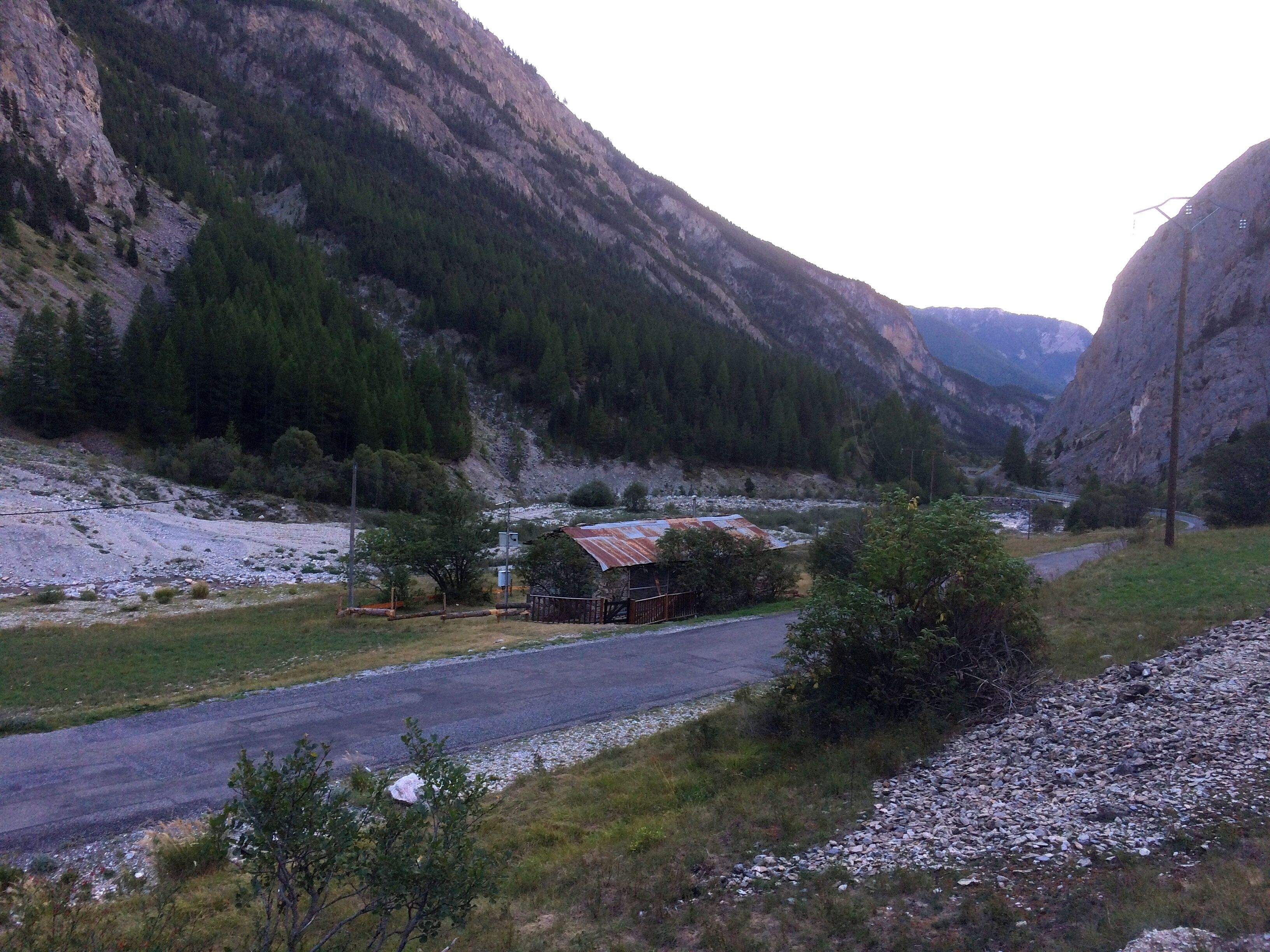 Cabane aménagé pour les arrêts d'urgence mauvais-temps.