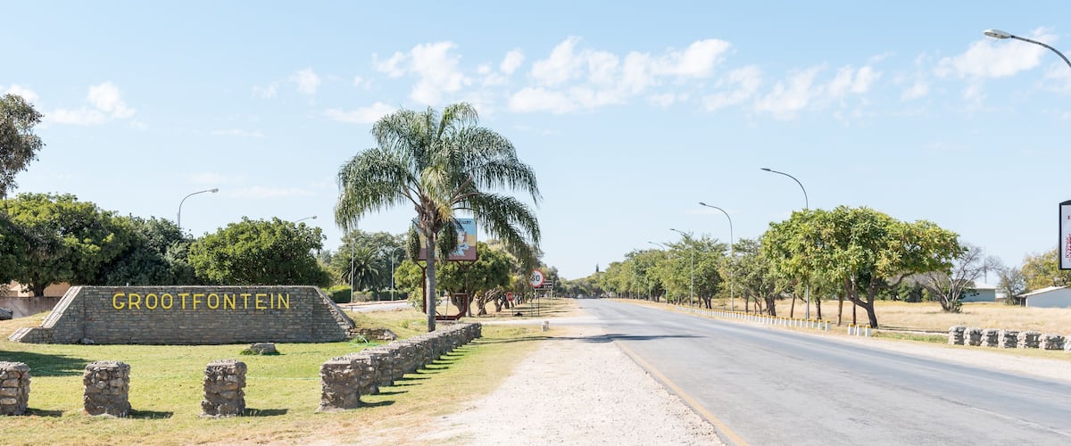B8-road entrance to Grootfontein