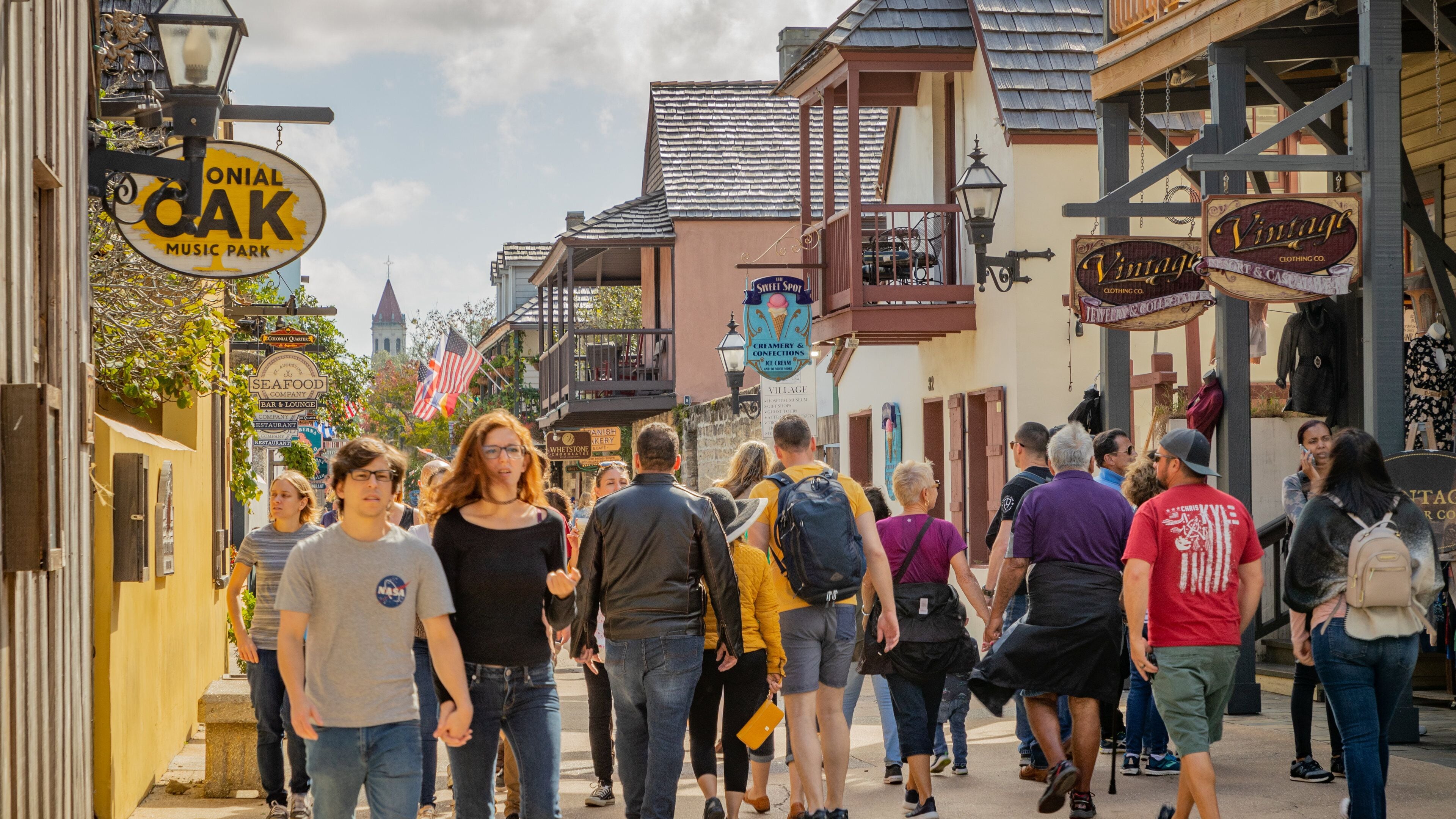 St. George Street showing street scenes