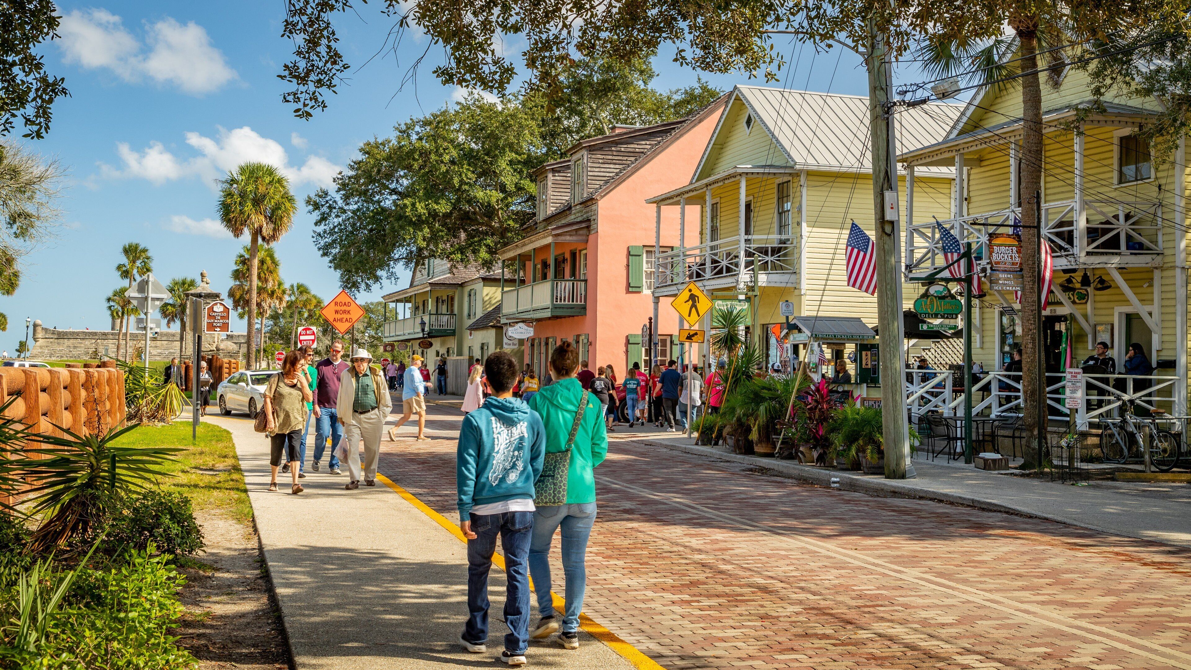 St. George Street showing street scenes
