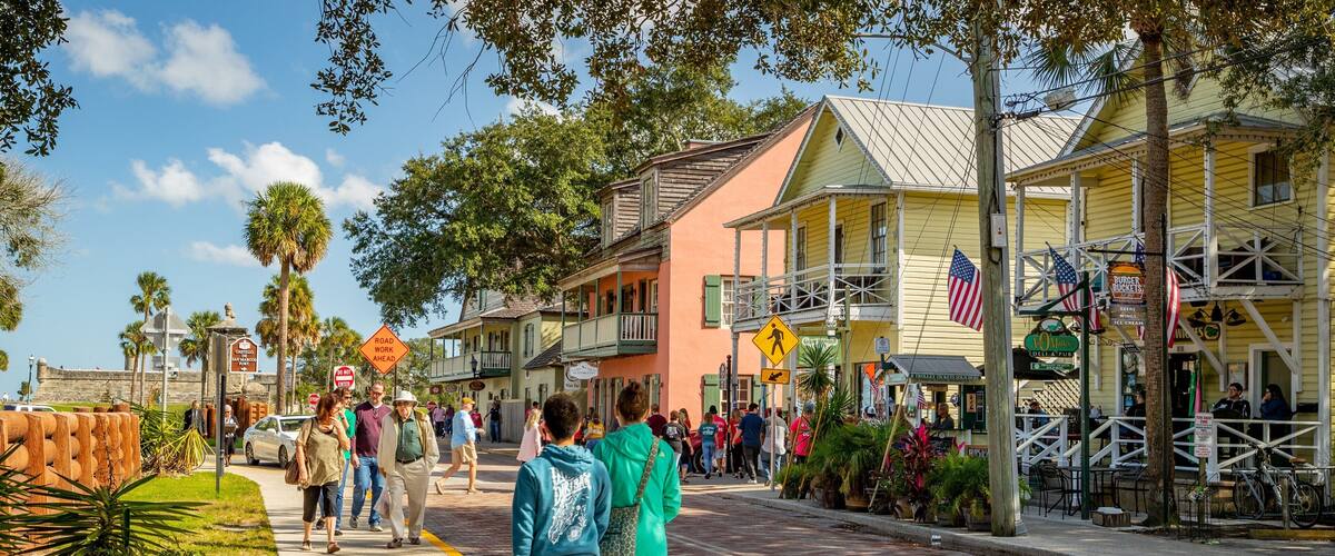 St. George Street showing street scenes