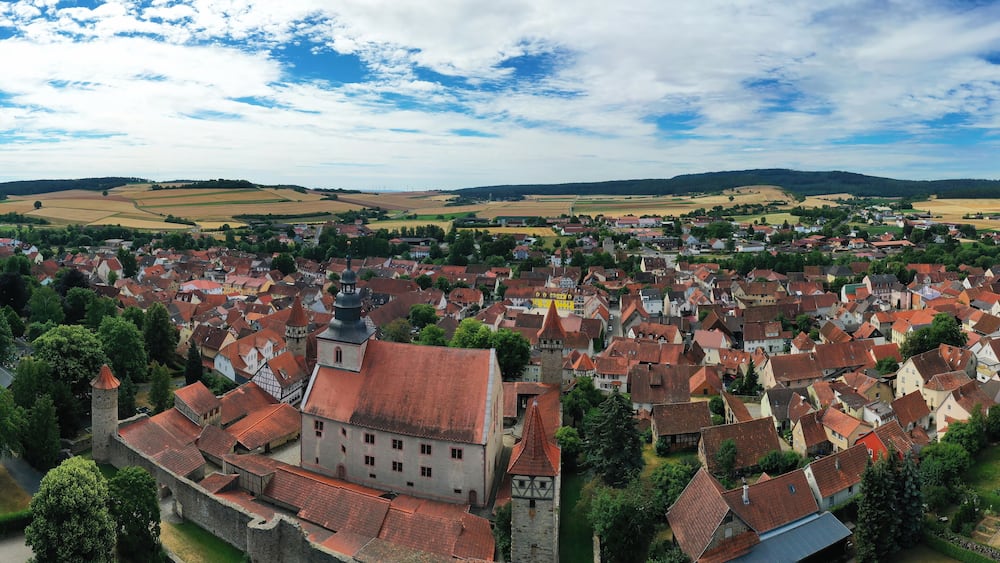 Die Kirchenburg in Ostheim vor der Röhn. Rhön-Grabfeld. Unterfranken, Bayern, Deutschland