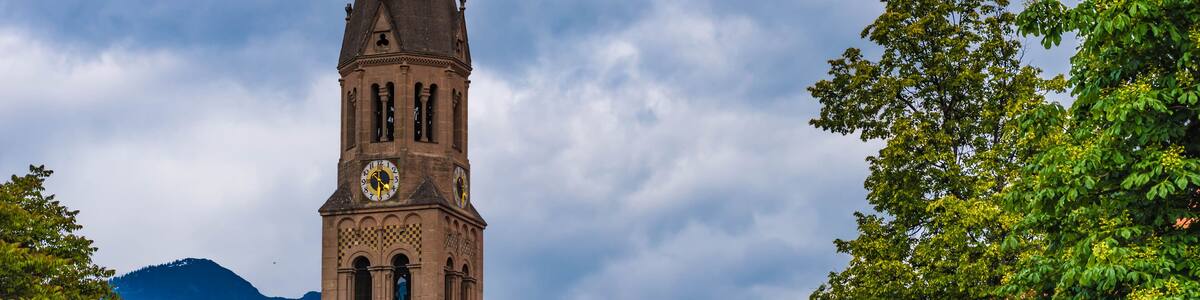 Stadtpark Rapold mit Blick auf Pradler Kirche