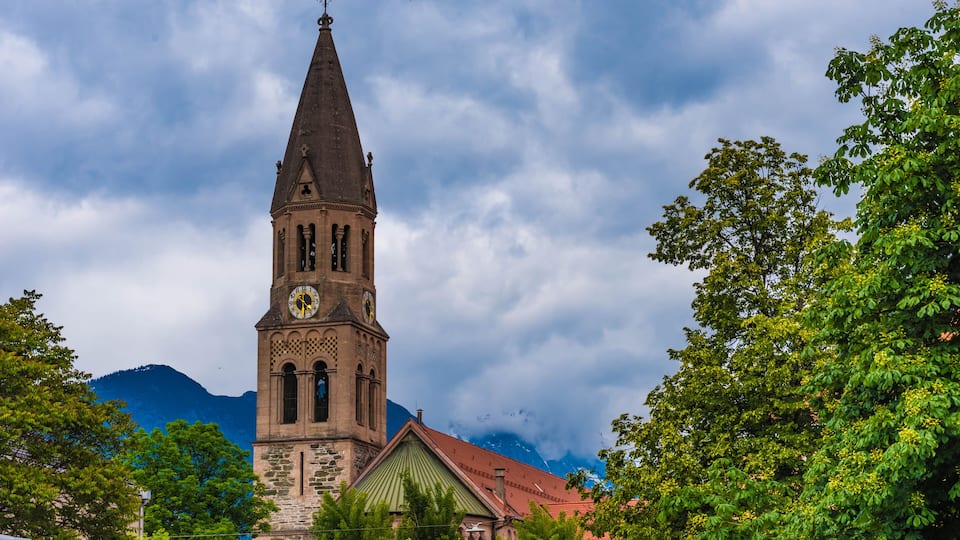 Stadtpark Rapold mit Blick auf Pradler Kirche