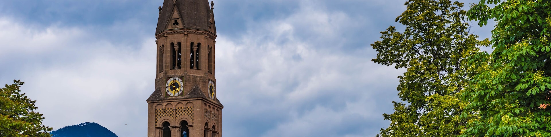 Stadtpark Rapold mit Blick auf Pradler Kirche
