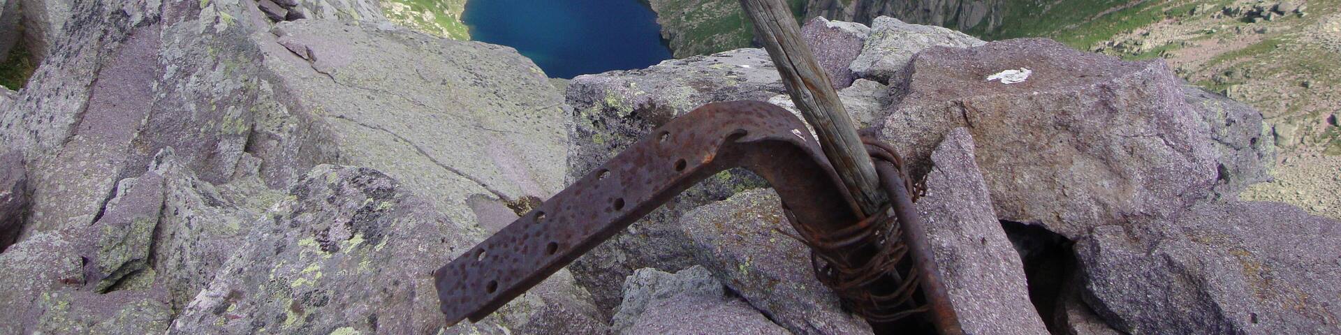 cima coltorondo 2530m con il lago brutto