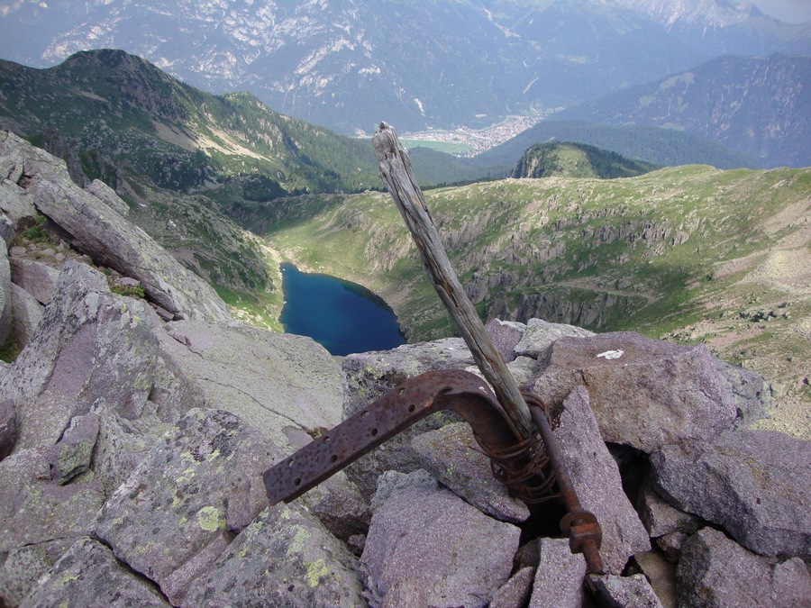 cima coltorondo 2530m con il lago brutto