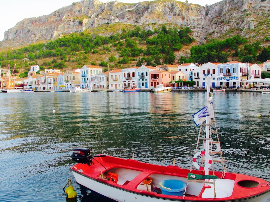 The houses and streets of Kastellorizo (Meis) are pretty cute and #colorful besides its lovely sea💙
This is also the island for which David Gilmour wrote songs in his solo album 'On an island'. (just to remark how inspiring place it is.) 😊
#mediterranean #island #architecture