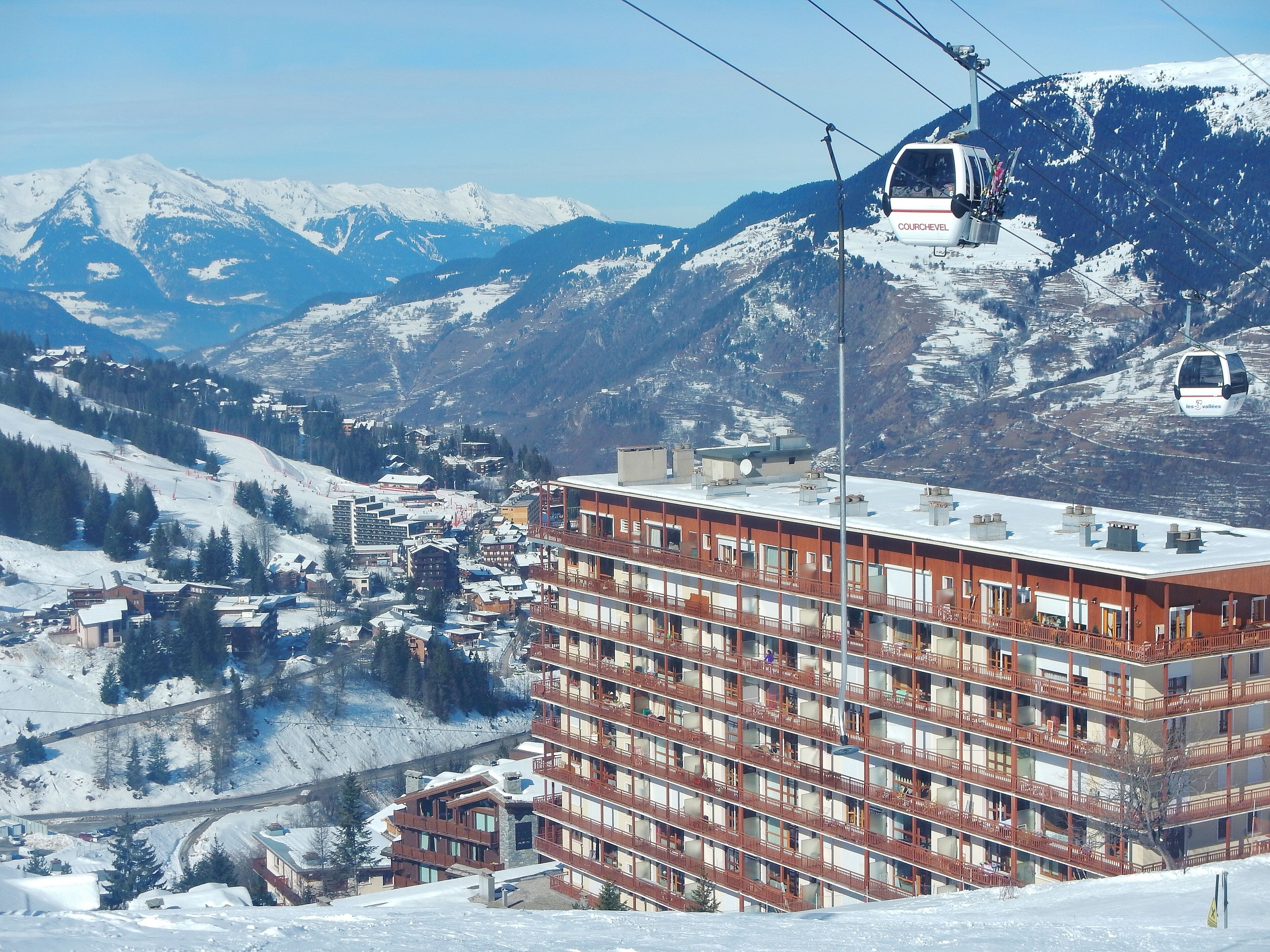 Les 3 Vallées: View to Courchevel Moriond