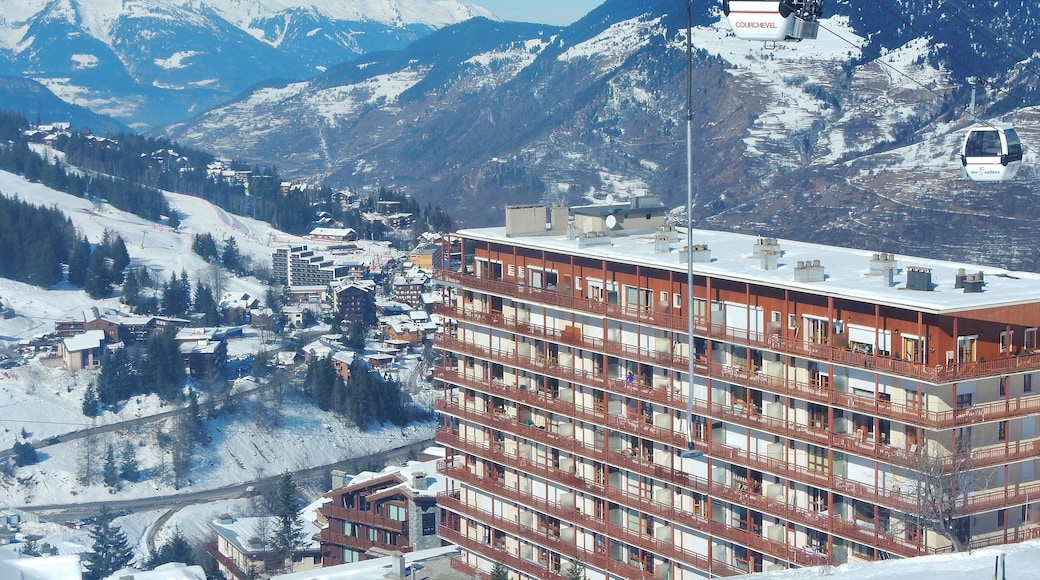 Les 3 Vallées: View to Courchevel Moriond