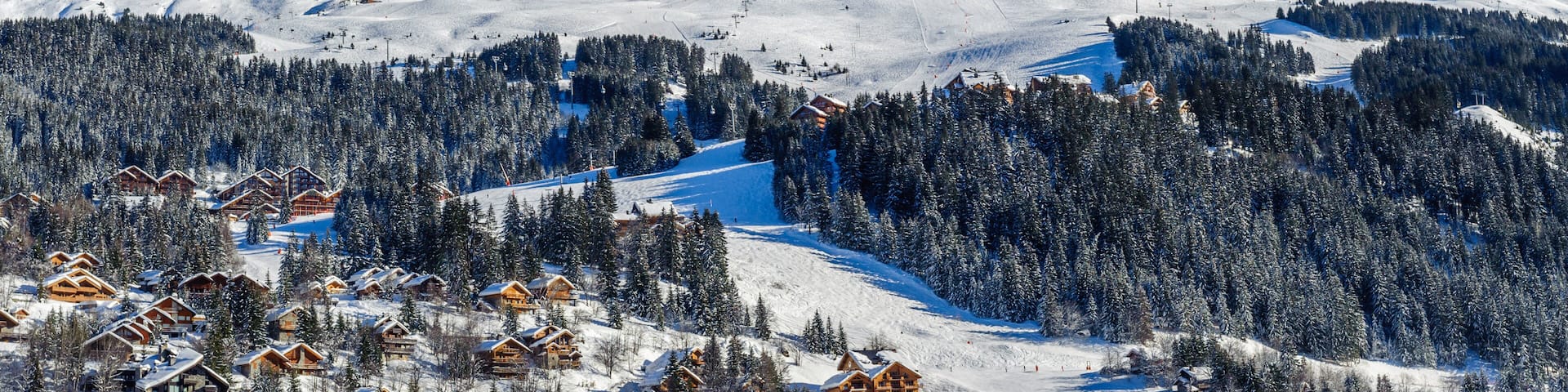 France, Savoie (73), Méribel, les 3 vallées, aux pieds des pistes de ski.