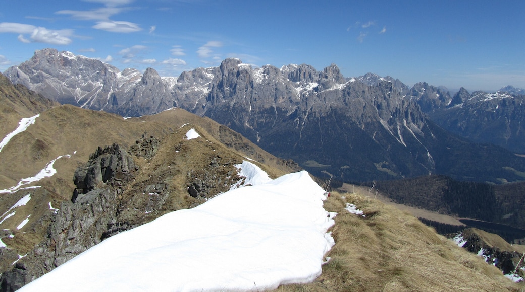 Cima Grugola, capitello e croce