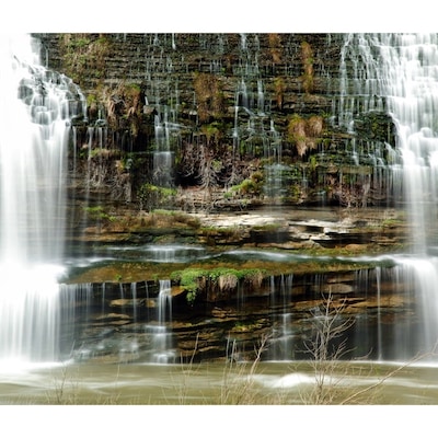 Another shot closer up on a section of the waterfall, you can see the pooling and moss on the rock.