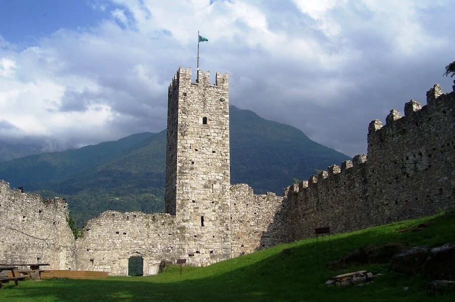 Inner square and Torre Maggiore. Castle of Breno, Val Camonica