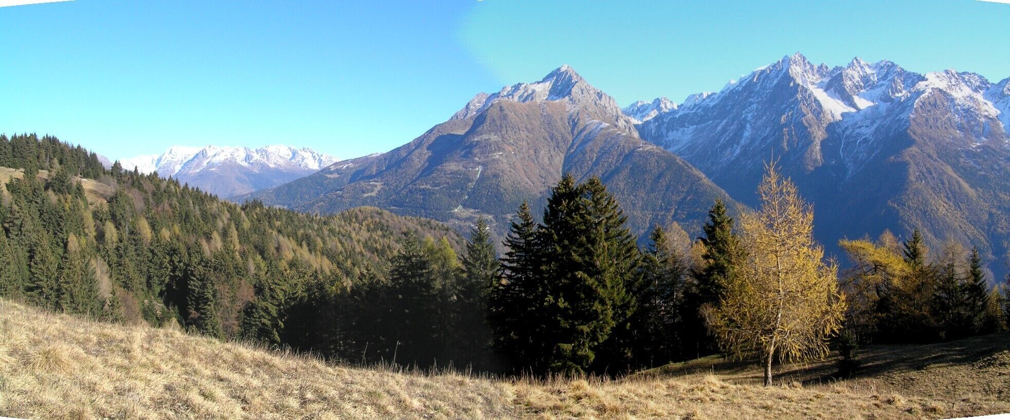 Panoramica sopra Malonno verso la Cima Aviolo